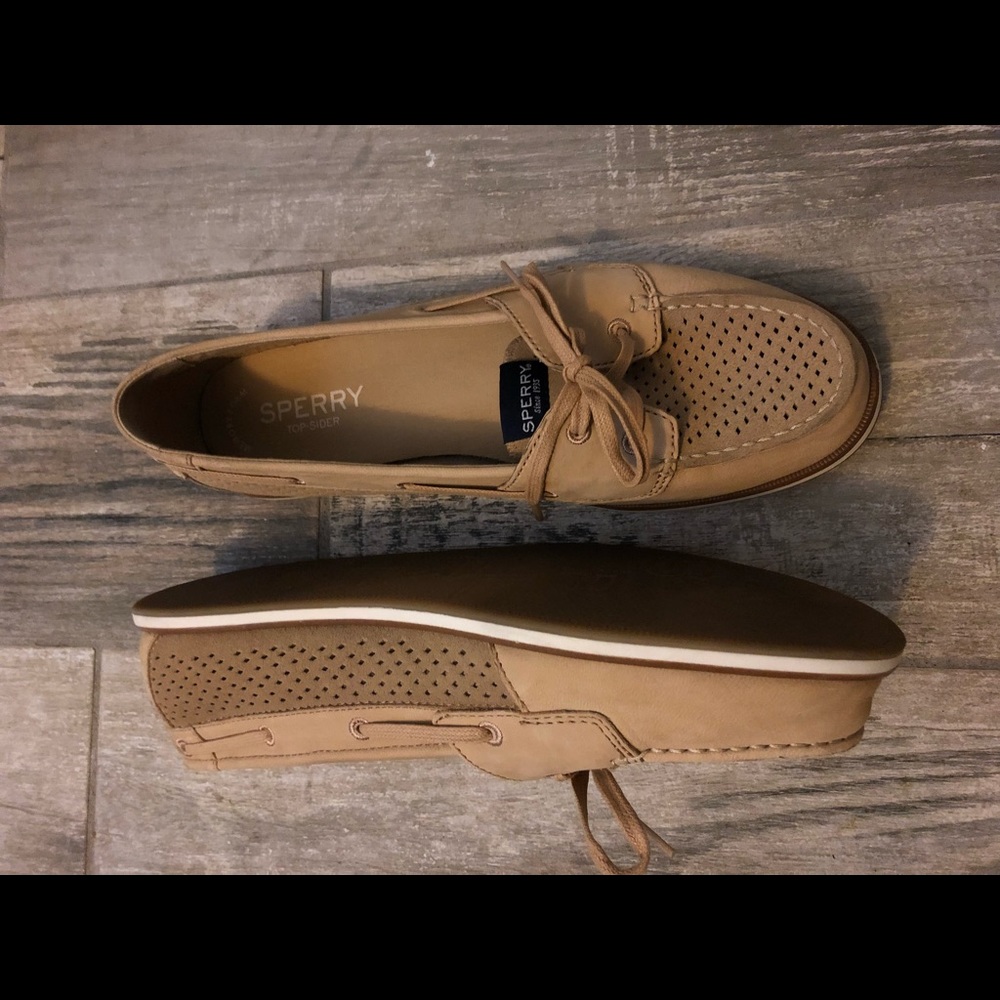 Women’s Sperry kaki size 11
